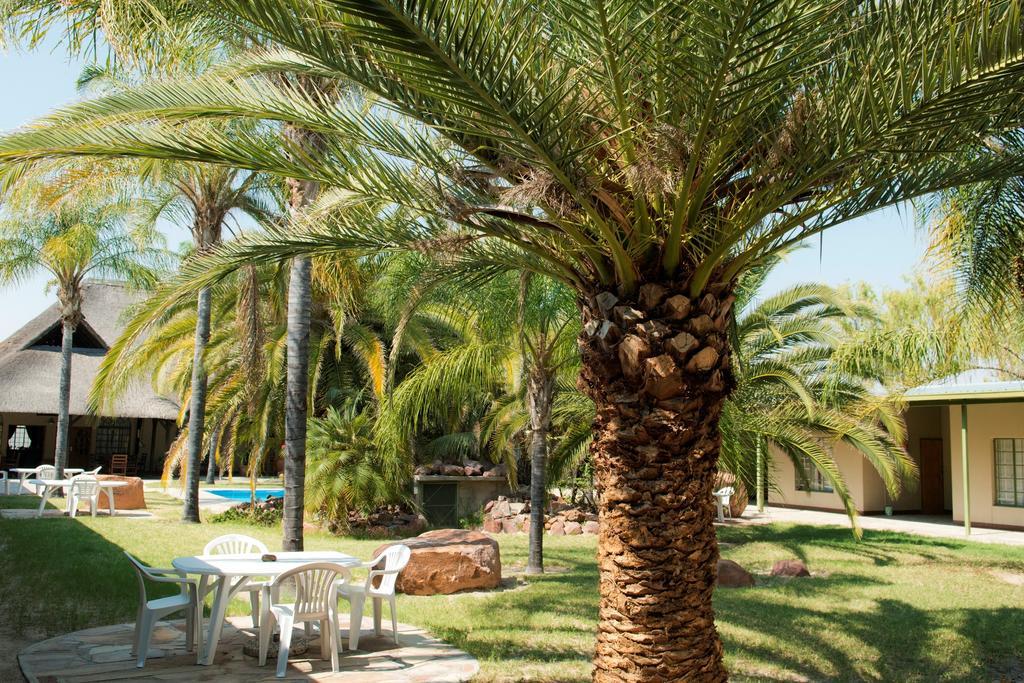 Готель Oshakati Country Екстер'єр фото