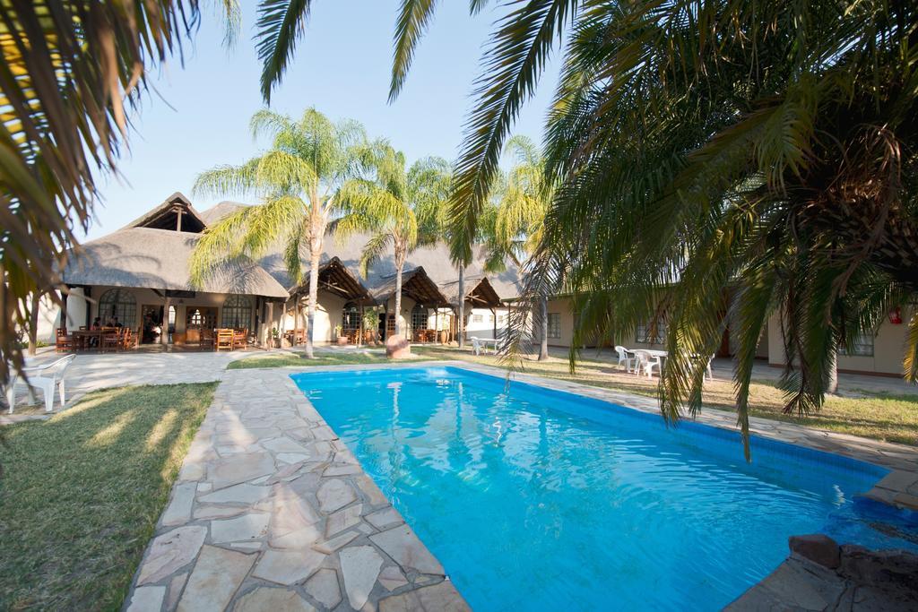 Готель Oshakati Country Екстер'єр фото