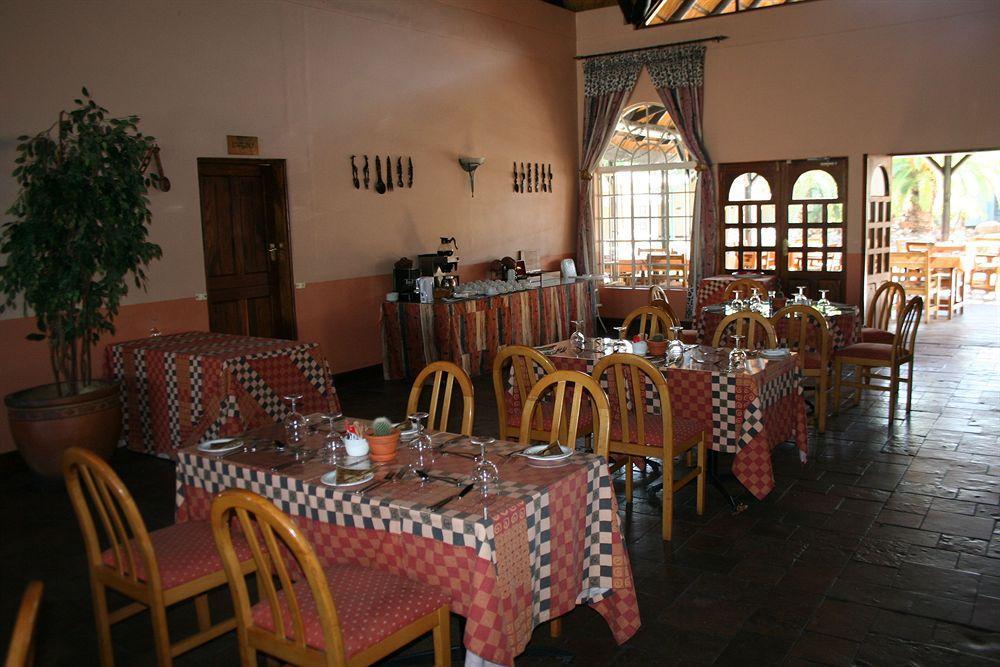 Готель Oshakati Country Екстер'єр фото