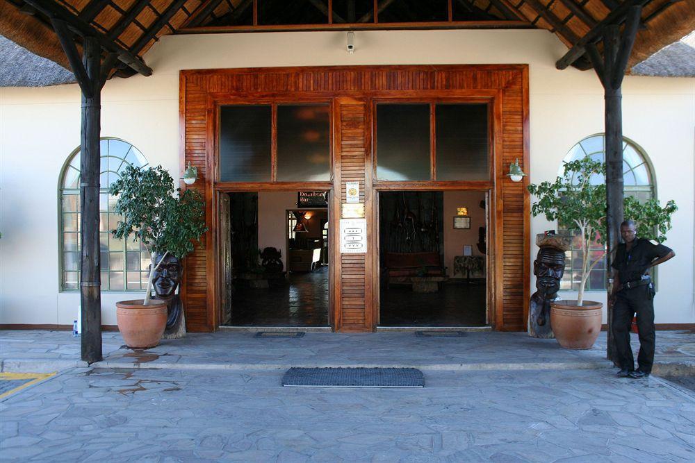 Готель Oshakati Country Екстер'єр фото