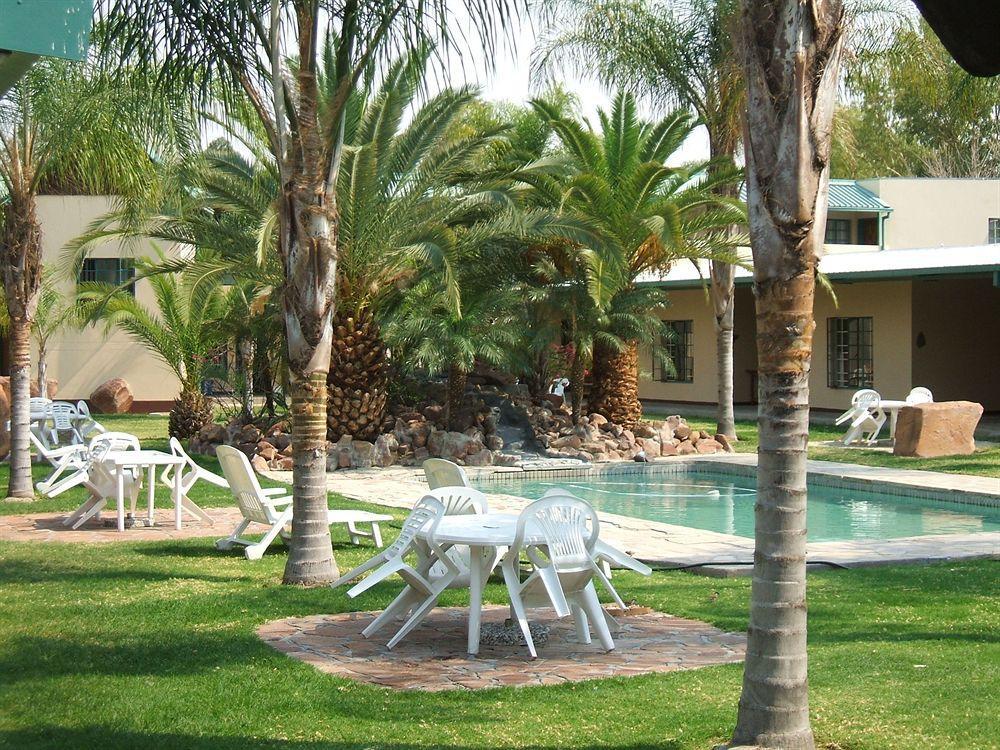 Готель Oshakati Country Екстер'єр фото